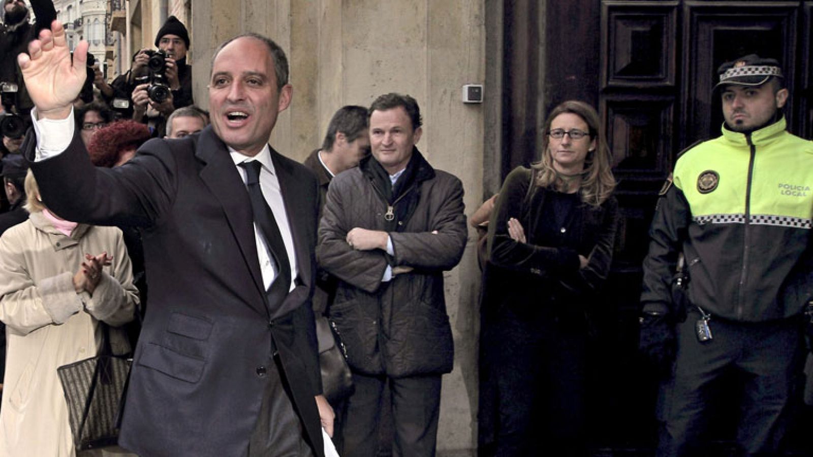 Camps llega al Palacio de la Justicia de Valencia para ser juzgado por los trajes de la trama Gürtel