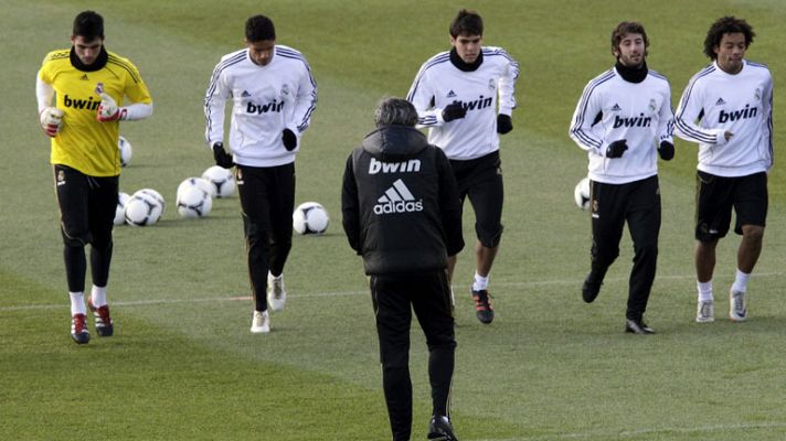 Telediario 1 - Mou: "¿Mi mensaje? Somos líderes"