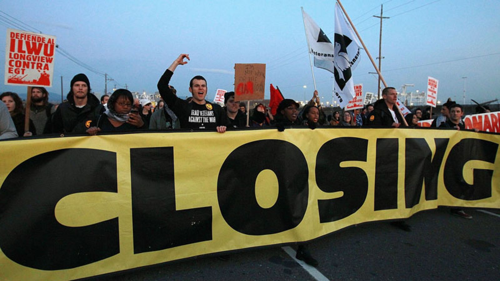 Los "indignados" de EE.UU. paralizan varios puertos de la Costa Oeste