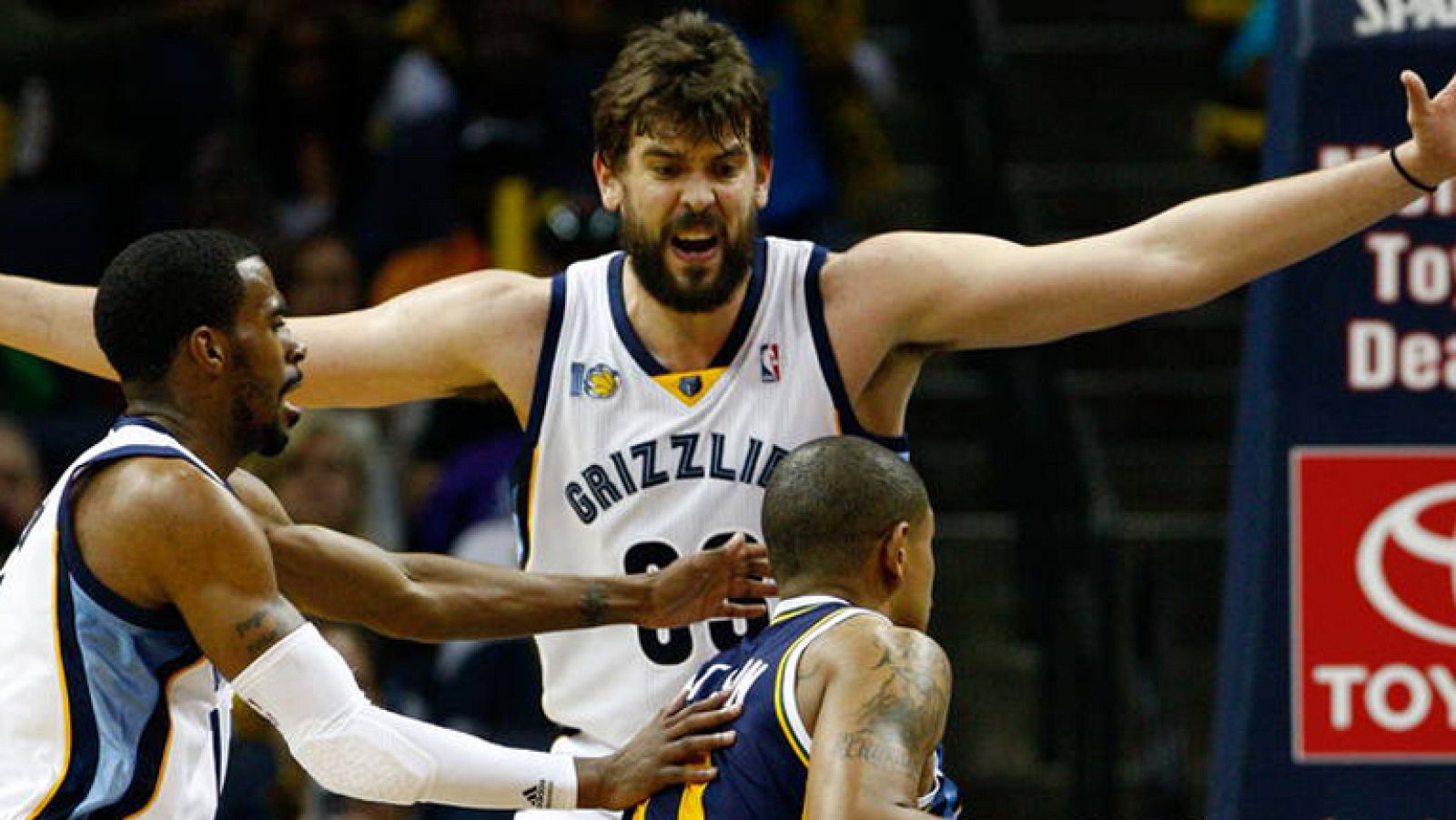 El pívot español Marc Gasol ha anunciado a ravés de su Twitter que ha llegado a un acuerdo provisional con los Grizzlies y que continuará con la franquicia de Memphis.