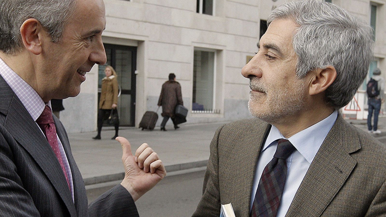 Llamazares interrumpe la sesión en protesta por la exclusión de IU de la Mesa - Informativo 24h | Ver