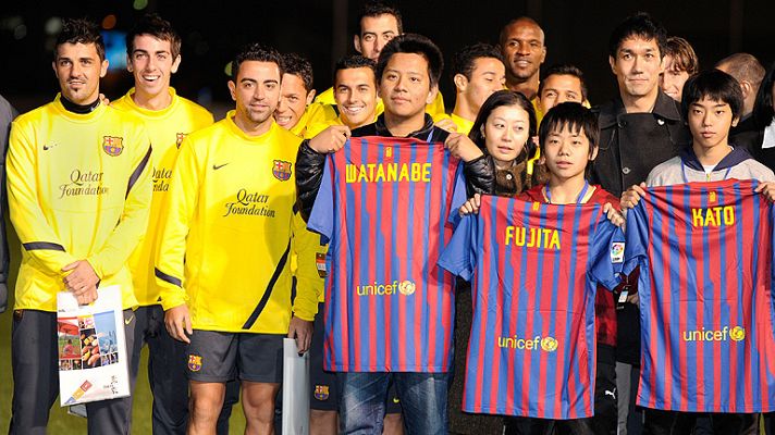 Telediario 1 - El Barça visita a los niños evacuados de Fukushima