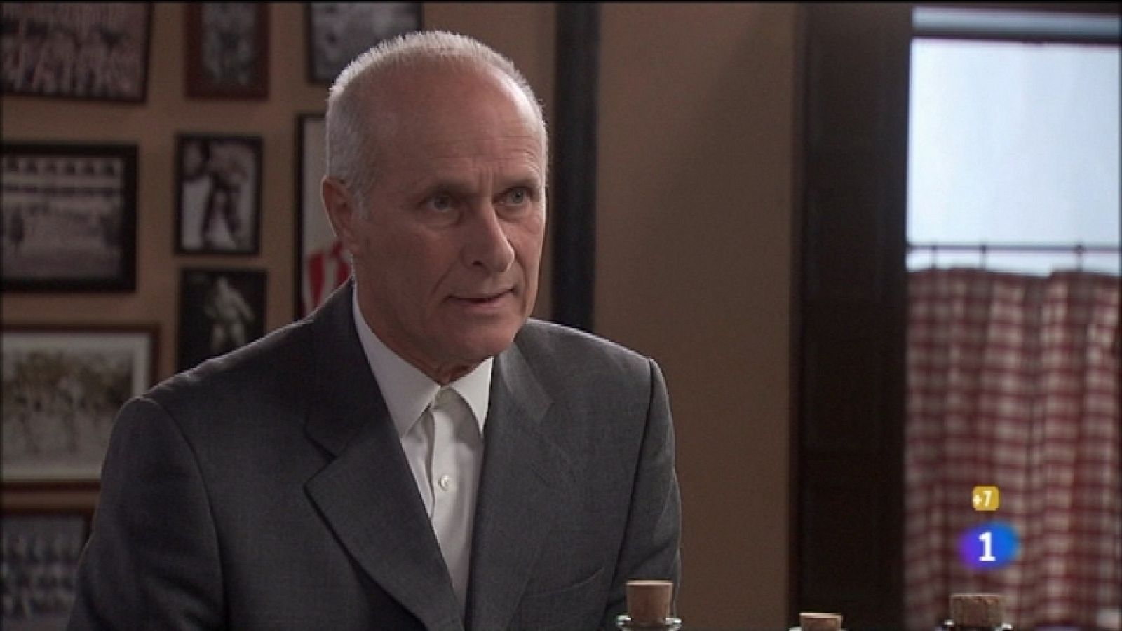 Amar en tiempos revueltos - T7 - Capítulo 68 - Trino teme recibir una multa por la inspección del taller - Ver ahora