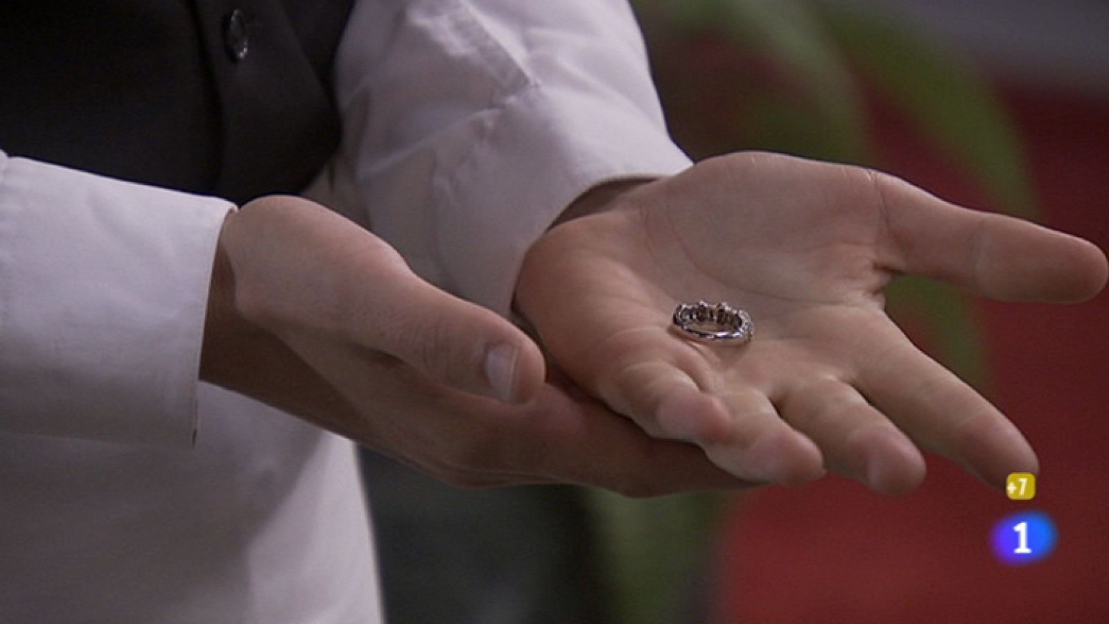 Amar - Gerardo pide matrimonio a Chelo