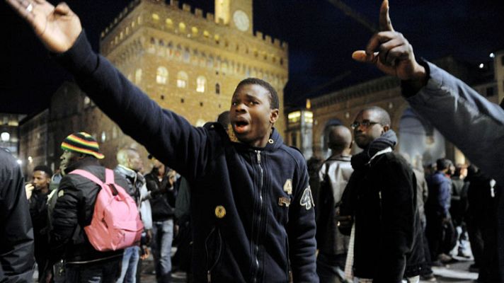 Telediario 1 - Manifestación de senegaleses para protestar por el ataque de Florencia