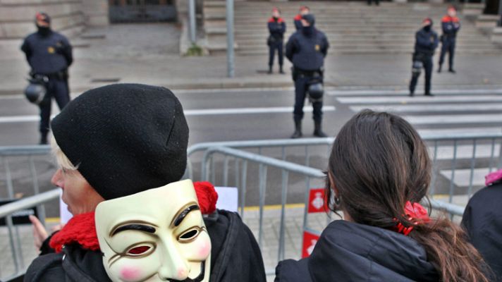 Telediario 1 - Acoso en el Parlament