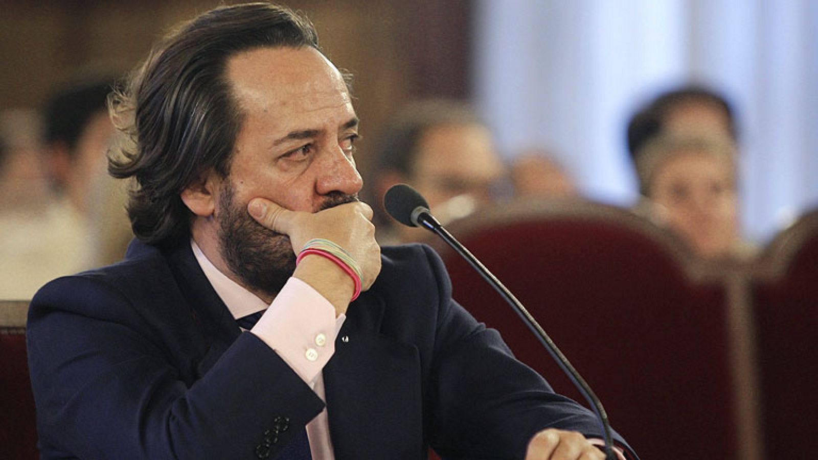 El Bigotes niega haber regalado trajes a los acusados y no responde preguntas