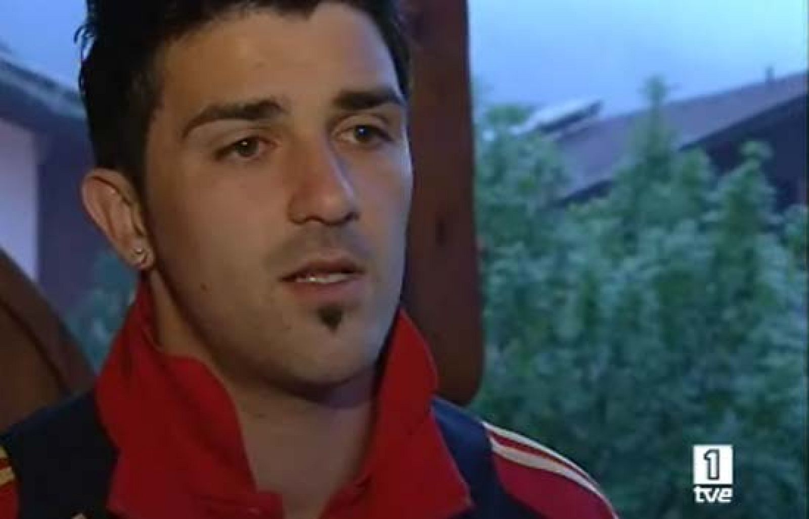 El delantero de la selección española David Villa se recupera de su lesión y prevé regresar a los entrenamientos para estar en el partido de Rusia. Rubén de la Red cumple 24 años en la concentración, y espera hacer un buen papel en la Eurocopa.