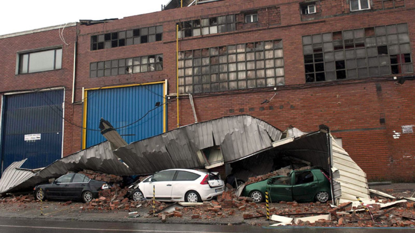 Un temporal de viento y lluvias cubre gran parte de la península