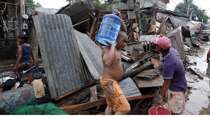 Telediario 1 - Graves inundaciones en Filipinas