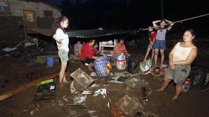 Telediario 1 - Telediario 2 en 4' - 17/12/11