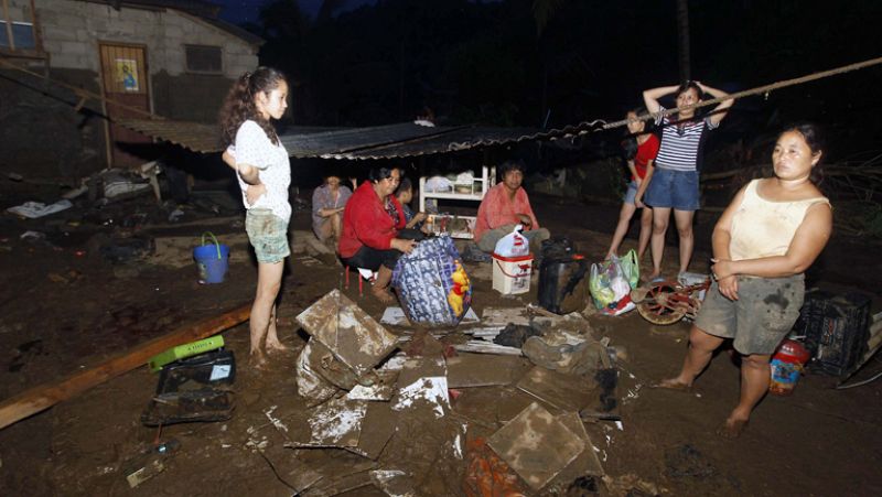 Telediario 2 en cuatro minutos - 17/12/11