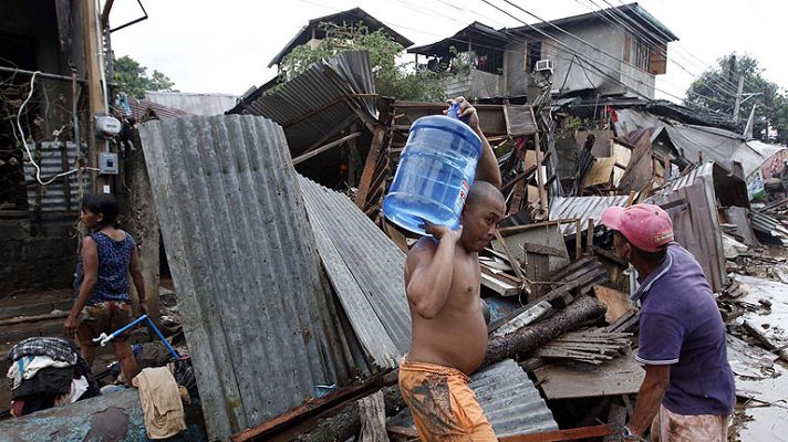 Telediario 1 - Telediario Matinal en 4'- 18/12/11