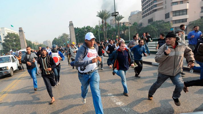 Informativo 24h - Los enfrentamientos en el centro de El Cairo continúan a pedradas