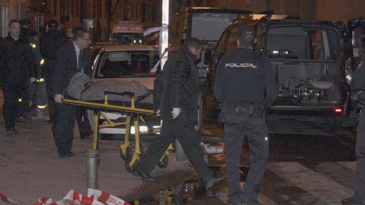 Telediario 1 - Un incendio que deja tres muertos