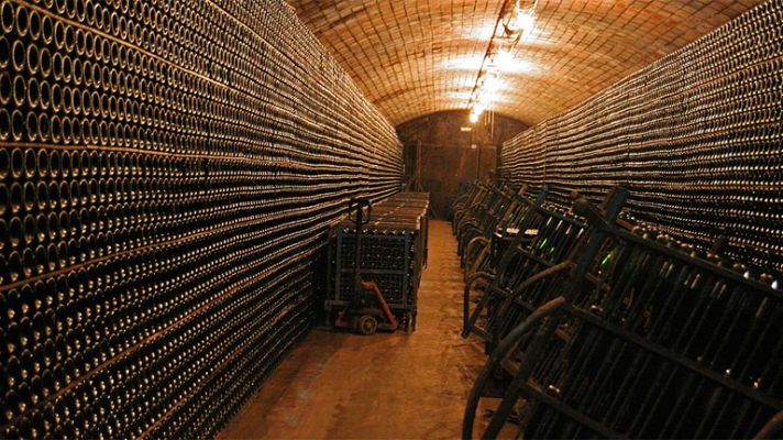 Telediario 1 - El cava factura más de mil millones