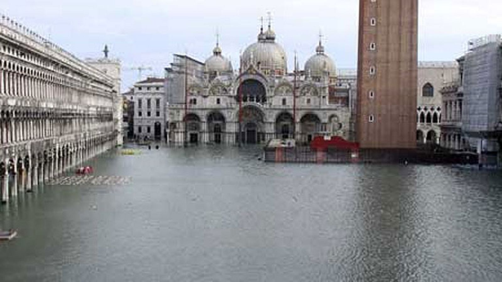 La Plaza de San Marcos, en Venecia, sufre periódicas inundaciones cuando sube el nivel del agua en la bahía en la que está la ciudad italiana. Así lo ha vivido On OFF