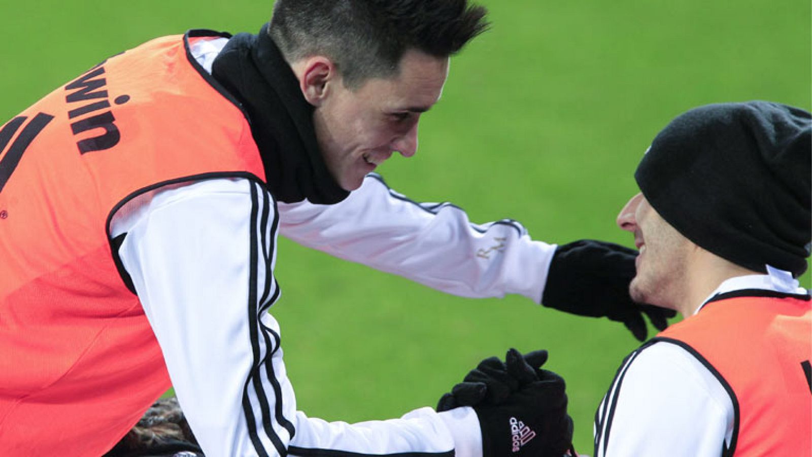 Vuelve la Copa, con los encuentros de vuelta de dieciseisavos de final. El campeón, el Real Madrid, recibe a la Ponferradina, que ha llegado a primeras horas de la tarde a la capital de España. El 0-2 de la ida condiciona la convocatoria. Mourinho ha