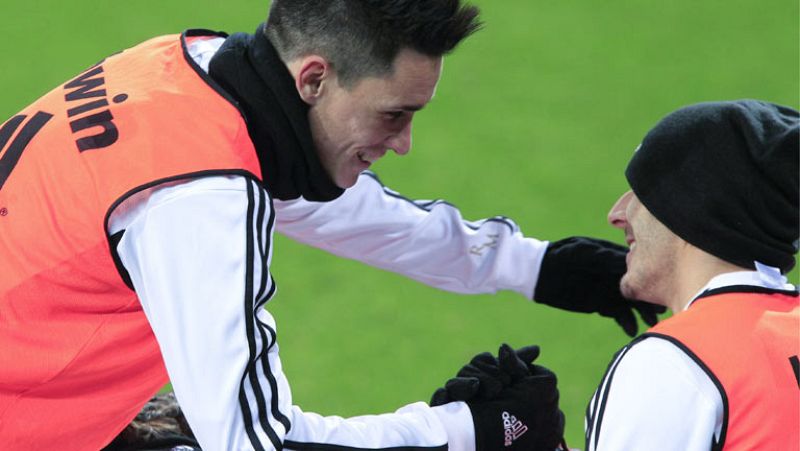 Vuelve la Copa, con los encuentros de vuelta de dieciseisavos de final. El campeón, el Real Madrid, recibe a la Ponferradina, que ha llegado a primeras horas de la tarde a la capital de España. El 0-2 de la ida condiciona la convocatoria. Mourinho ha