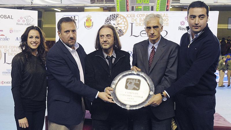 León acoge este miércoles y jueves la XXI edición de la Copa  Asobal, que reunirá a FC Barcelona Intersport, Balonmano Atlético de  Madrid, Reale Ademar León y Cuatro Rayas Valladolid, los cuatro  primeros clasificados tras la primera vuelta liguera.