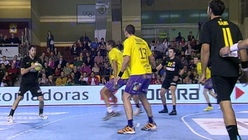 El Barcelona Intersport se ha convertido en el primer finalista de la Copa Asobal al derrotar al Cuatro Rayas Valladolid por 32-26 con una gran actuación de Raúl Entrerríos, que ha anotado siete goles.