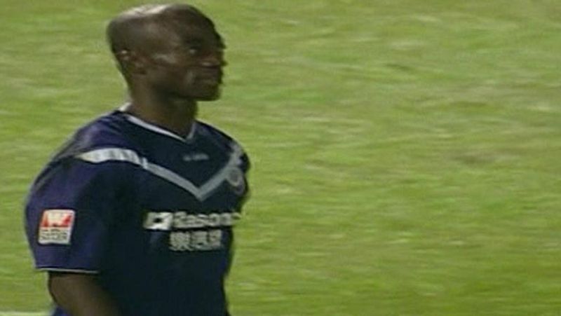 El nigeriano Baise marcó uno de los goles del año en la Liga de Hong Kong, pero lo hizo en su propia meta