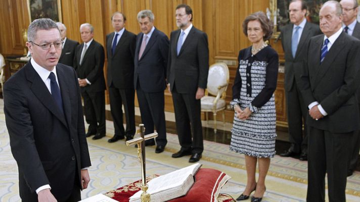 Telediario 1 - Gallardón sale del ayuntamiento