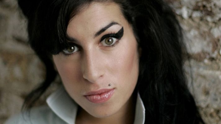  - 23 de julio de 2011: Muere Amy Winehouse