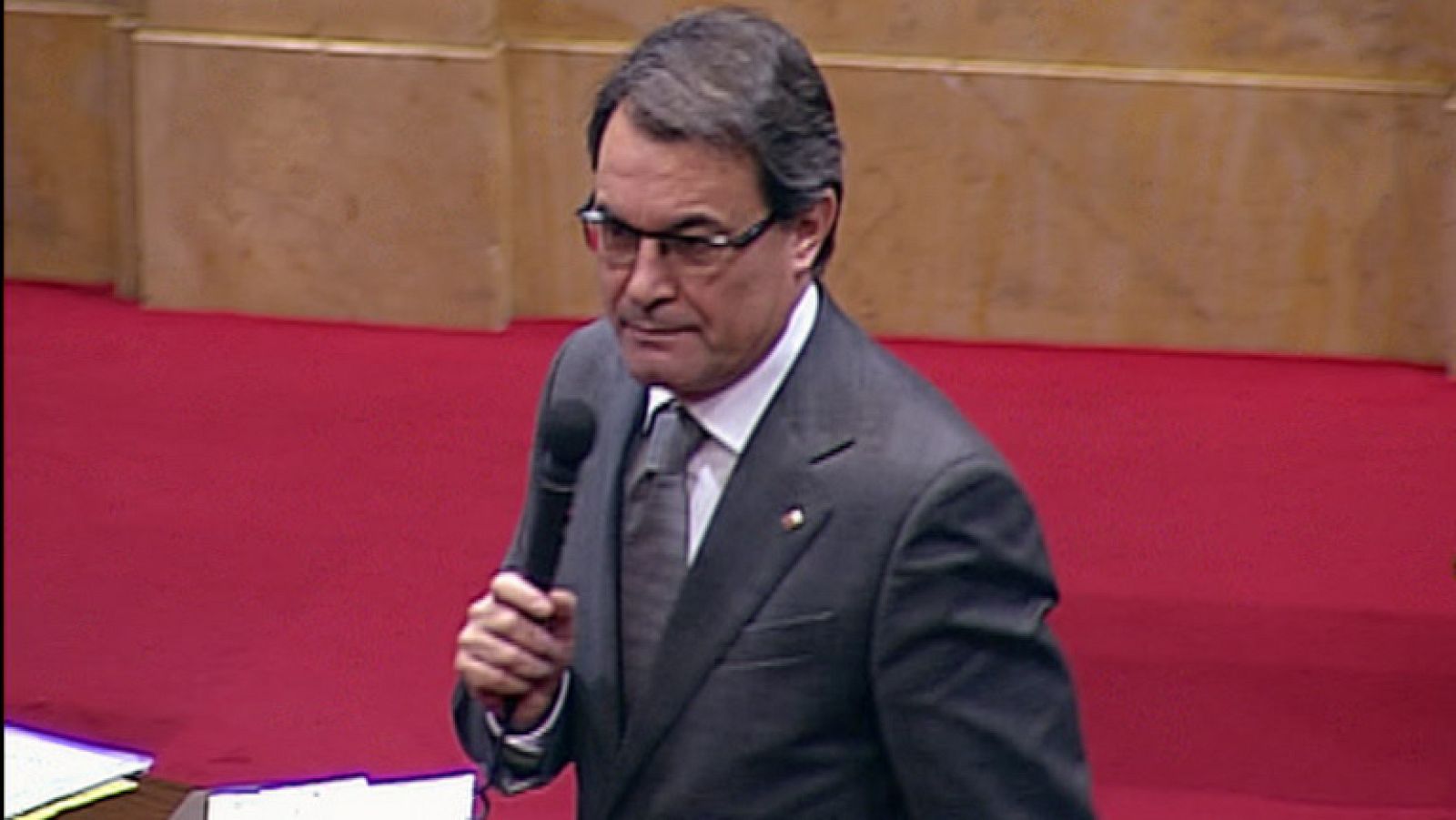 A los funcionarios catalanes les retienen el IRPF de la extra de Navidad que no han cobrado