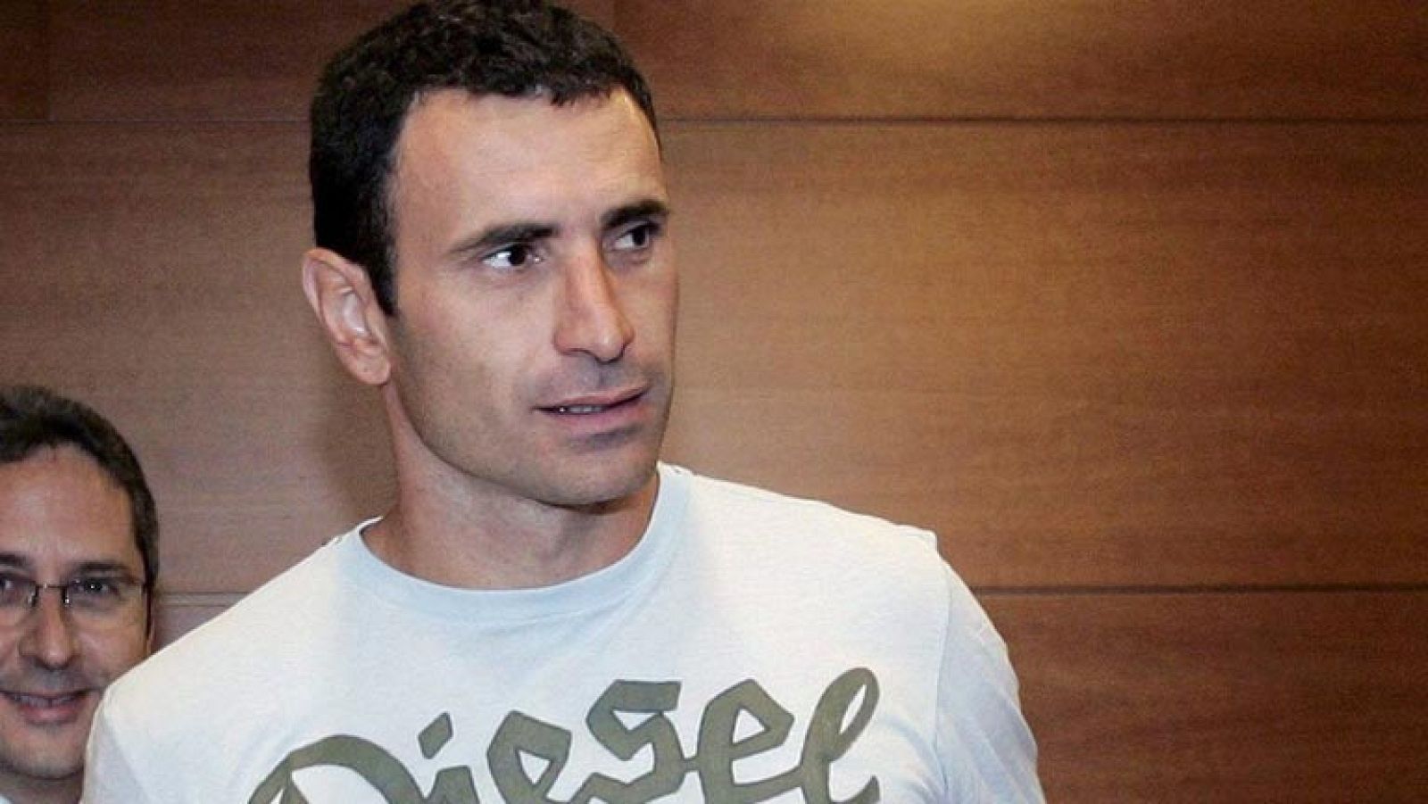 Casi al mismo tiempo en que se conocía la contratación de Simeone para el Atlético, un antiguo compañero suyo, el exportero Molina, era anunciado como técnico del Villarreal.