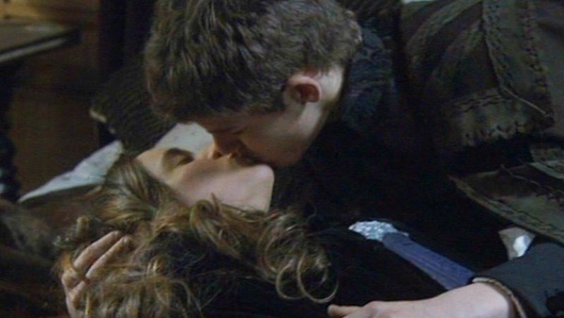 Águila Roja - El beso de Nuño y Jimena | Ver