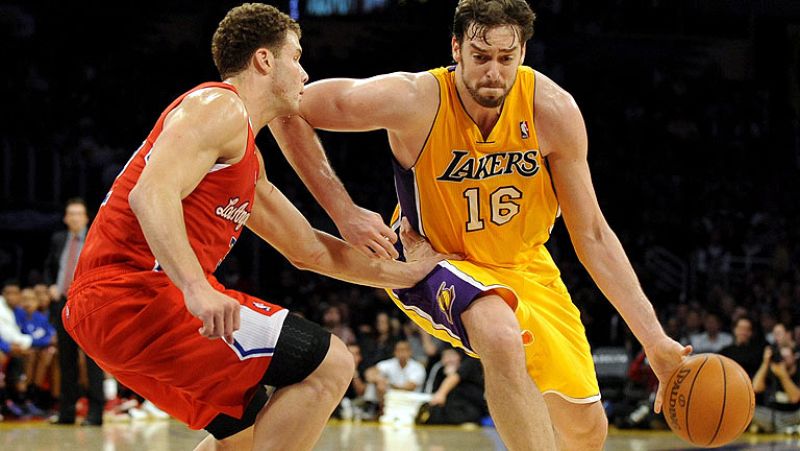 Después de varios meses en los despachos por el 'lockout', la NBA vuelve a la cancha con su primera jornada, en plena jornada de Navidad, lista para una temporada cargada de partidos y con la lucha por el anillo más apretada que nunca.