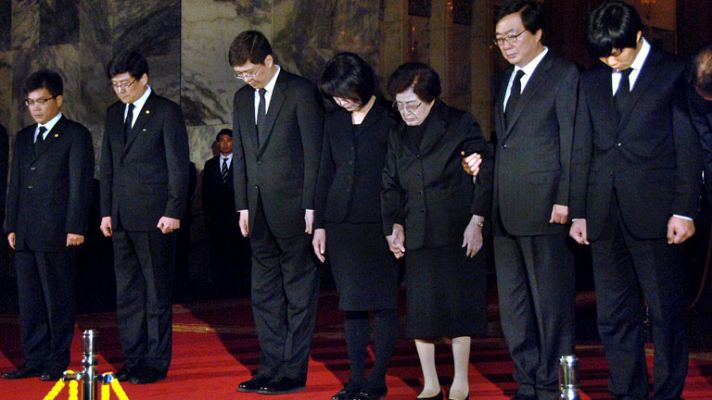 Informativo 24h - Una comitiva de Corea del Sur llegan al norte para presentar sus condolencias por la muerte de Kim Jong il