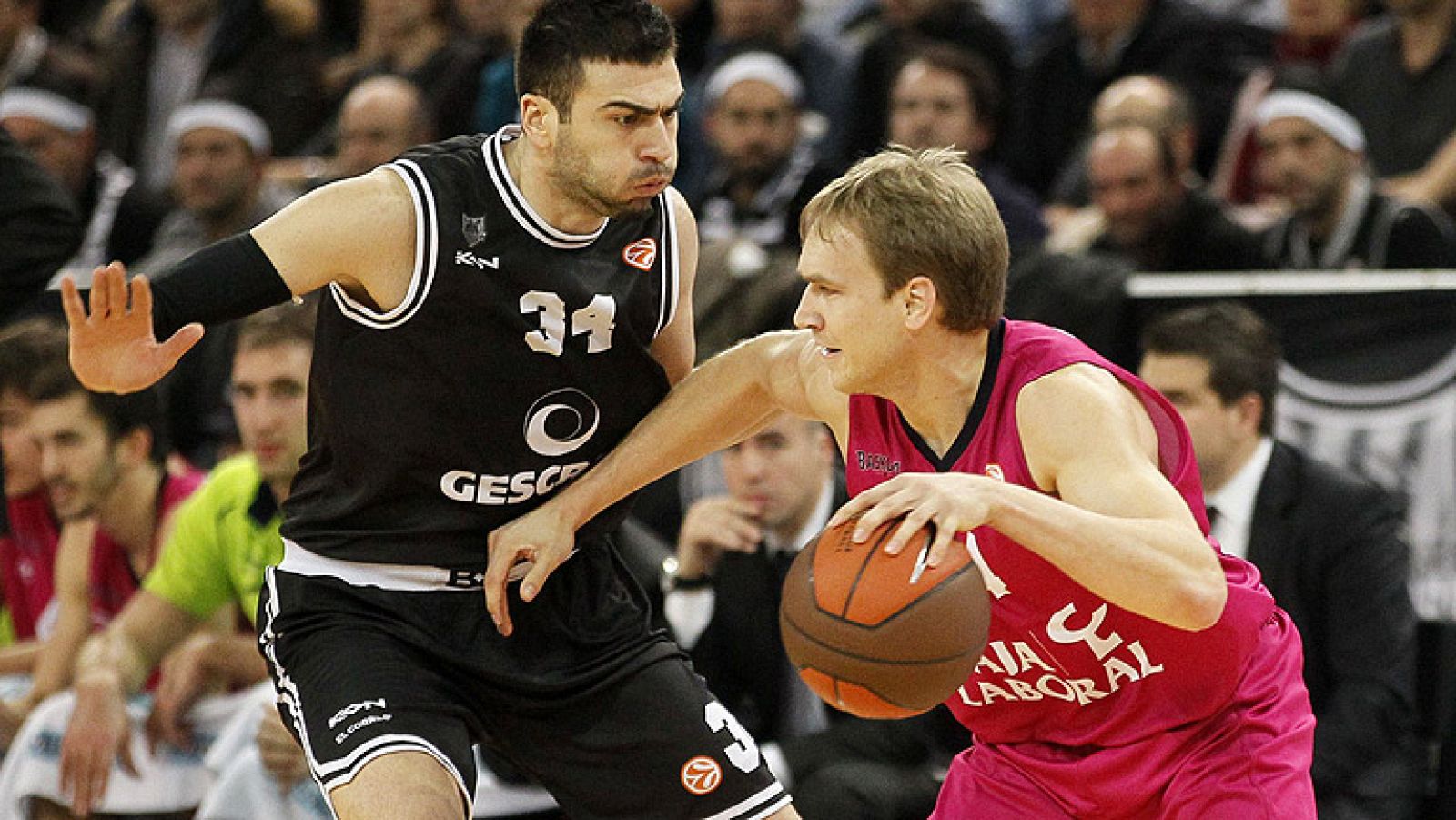 Tres triples estratosféricos conforman las tres mejores jugadas del año en la Liga Endesa. Kostas Vasiliadis, Rudy Fernández y Víctor Sada ocupan el podio de honor de las jugadas más brillantes de lo que va de temporada.