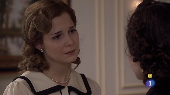 Amar en tiempos revueltos - Cecilia dedica una canción a Chelo