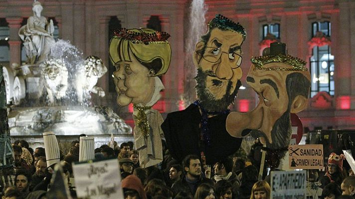 Telediario 1 - Dos detenidos y cinco heridos tras la carga policial en cabalgata indignada Madrid