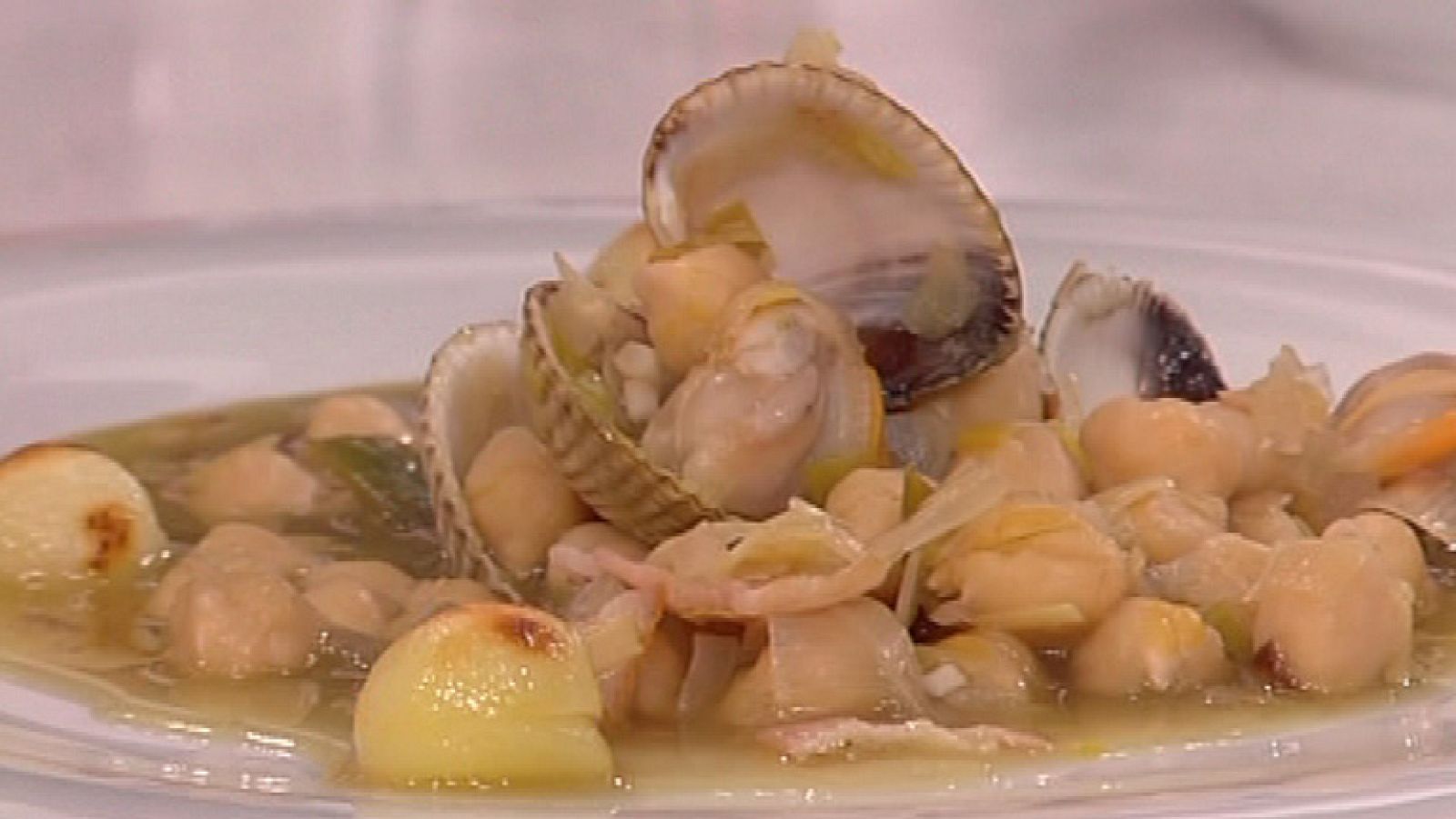 Garbanzos en salsa verde con berberechos (29/12/2011)