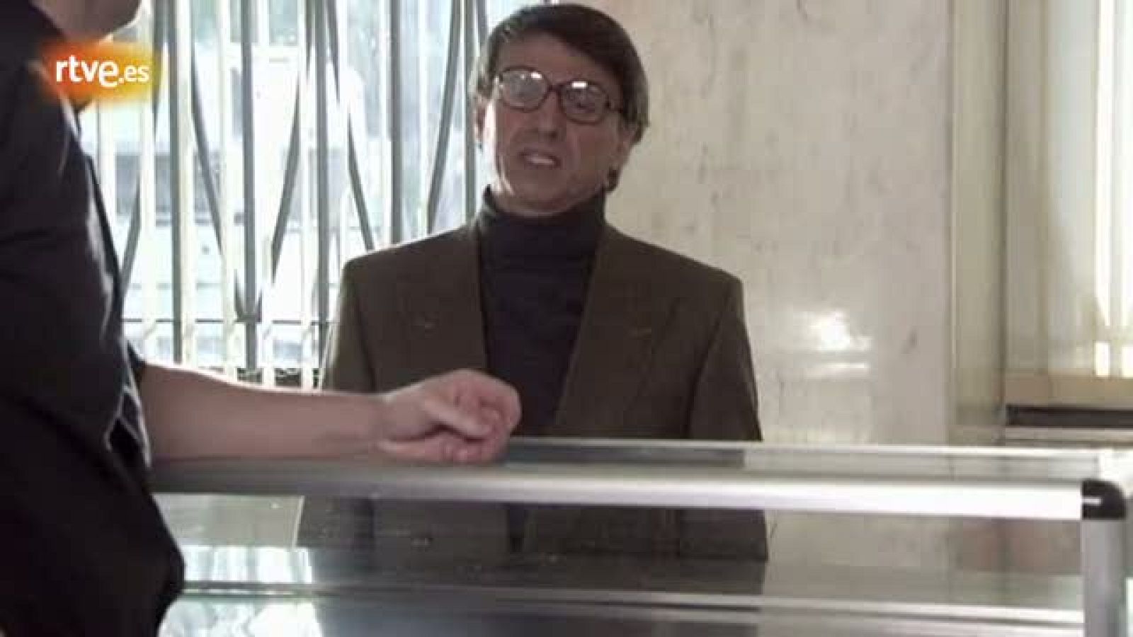 Especial Nochevieja José Mota - Marcelino, el camarero que no sirve