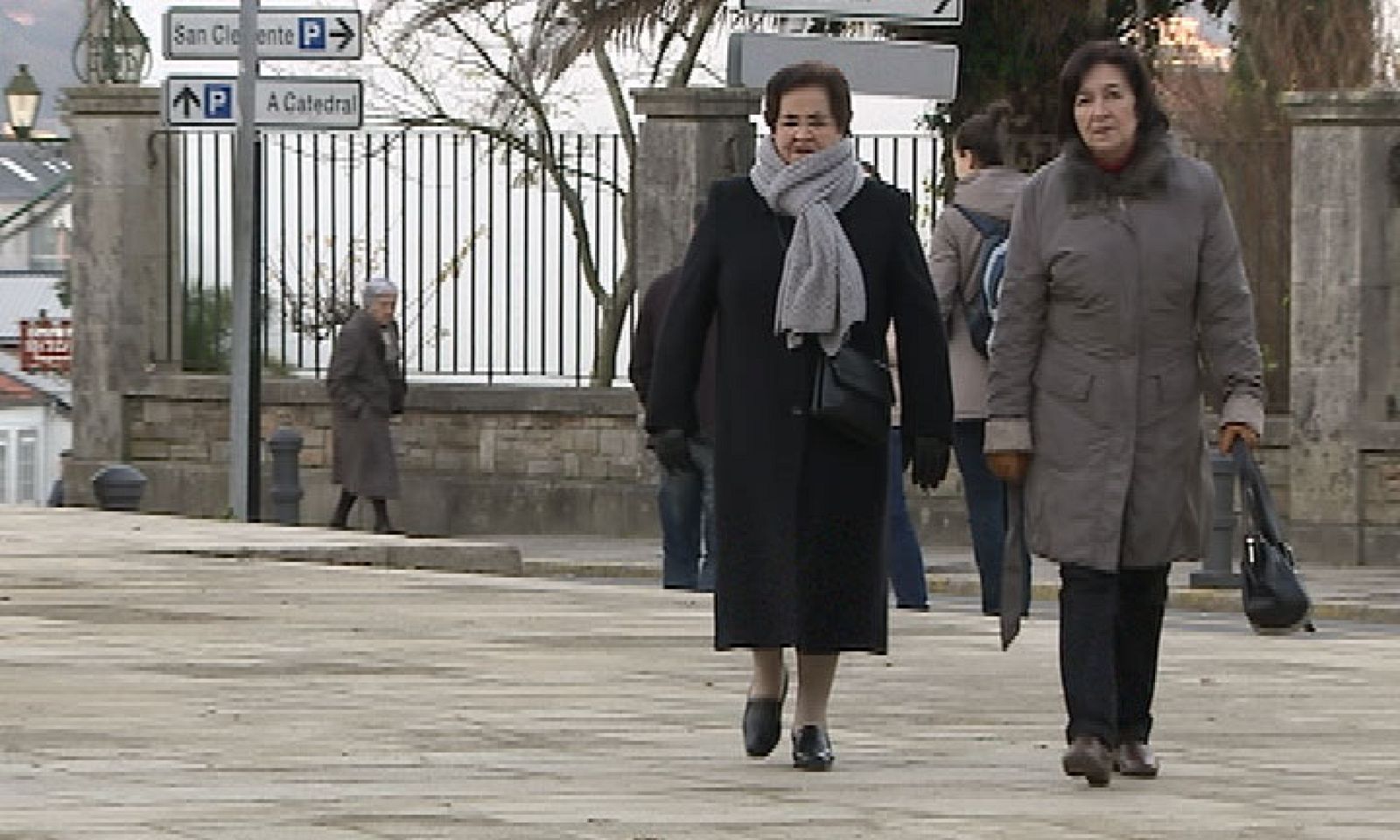 Sueldos congelados para los funcionarios y aumento de las pensiones