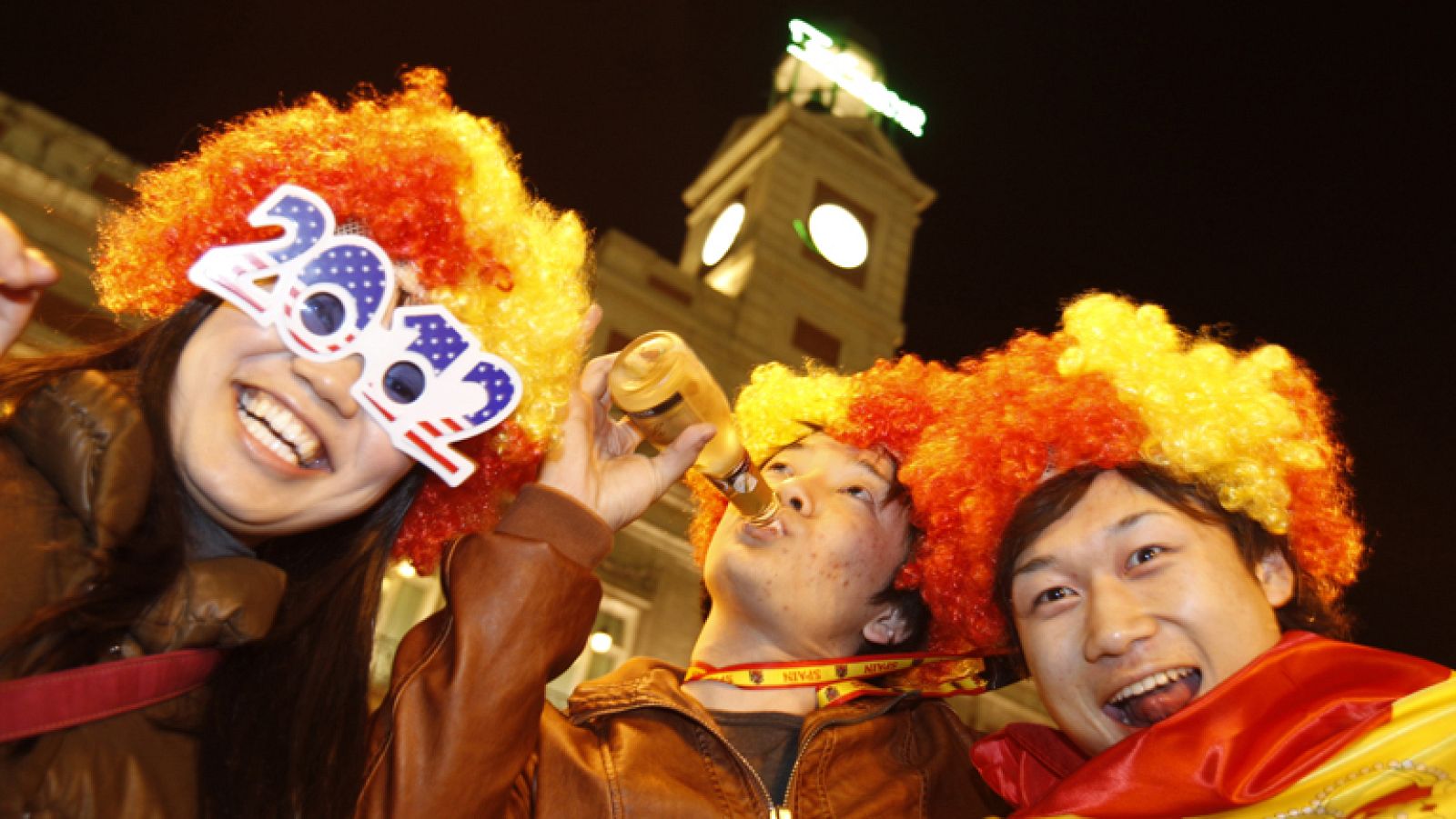Miles de personas se repartieron, después de las uvas, por fiestas y cotillones