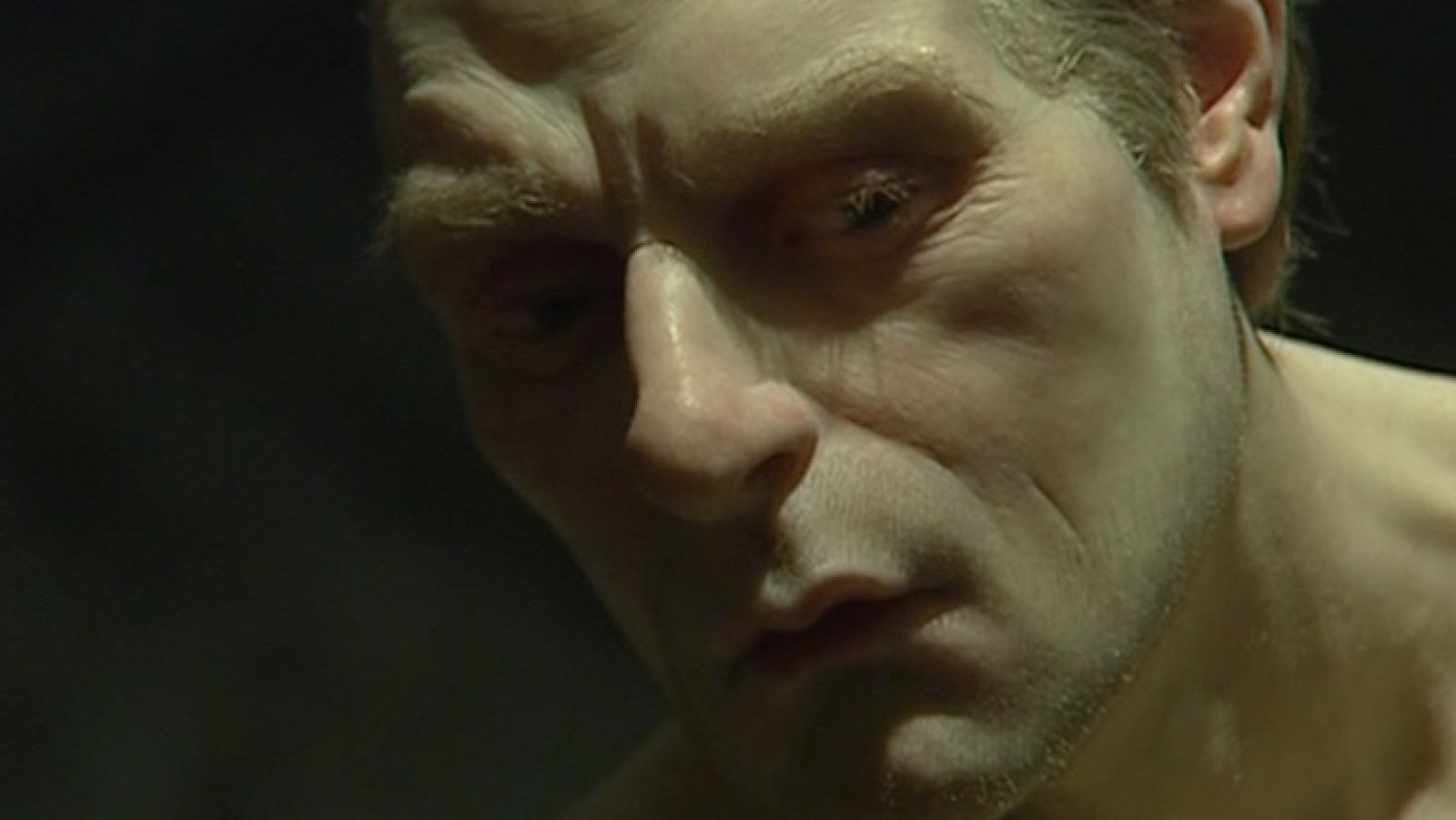 Una exposición de Ron Mueck está batiendo todos los records de asistencia