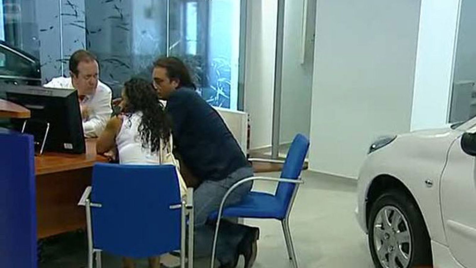 Las matriculaciones de coches caen un 17,7 % | Ver