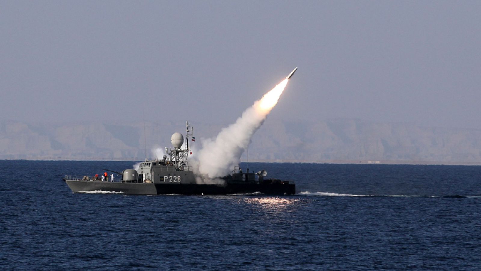 Irán asegura haber lanzado dos misiles durante las maniobras en el Golfo Pérsico