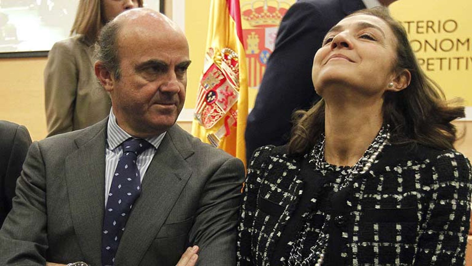 El ministro de Economía cree que el elevado paro pone en cuestión el Estado del bienestar