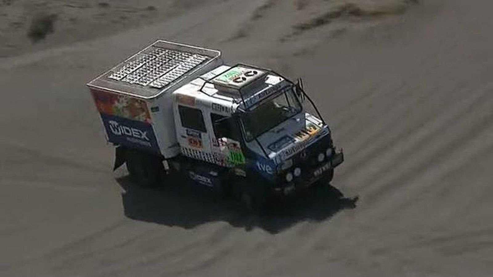 El equipo KH-7 Widex TVE sigue adelante en el Dakar y se enfrenta a las primeras dunas.