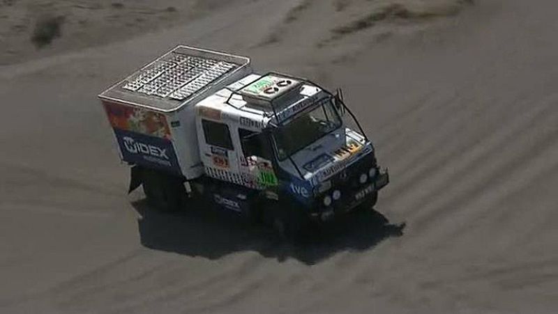 El equipo KH-7 Widex TVE sigue adelante en el Dakar y se enfrenta a las primeras dunas.