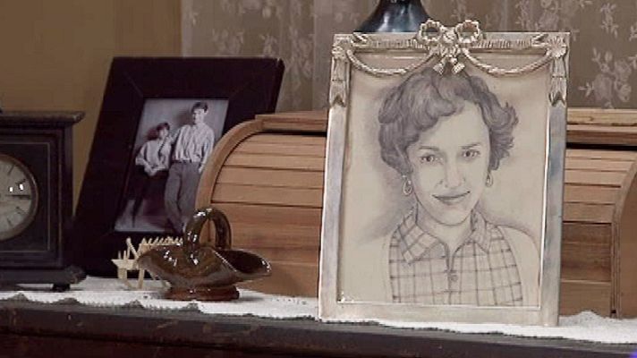 Amar en tiempos revueltos - Trino no soporta la imagen de Chelo