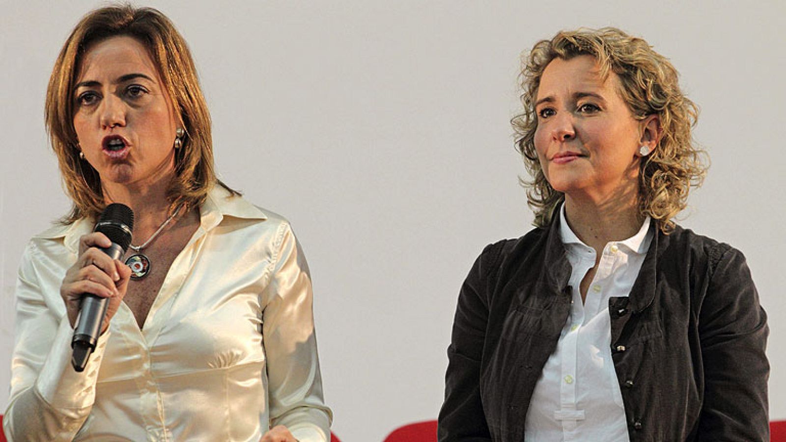 Chacón despeja la incógnita y aspira al liderazgo para "levantar ya" al PSOE