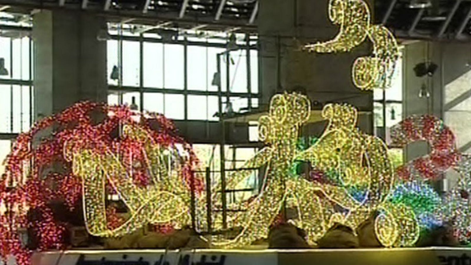 Últimos preparativos de los grupos teatrales para la cabalgata de los Reyes Magos
