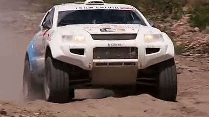 Dakar - Un coche eléctrico en las dunas del Dakar